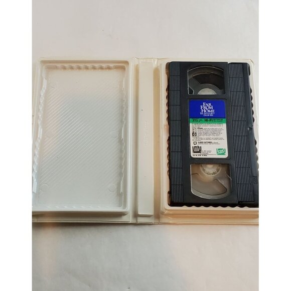 Far From Home: The Adventures Of Yellow Dog VHS Tape 1995 - Picture 2 of 6